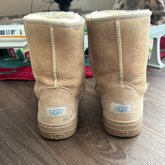 UGG Women’s Classic size 7 - Picture 3 of 6